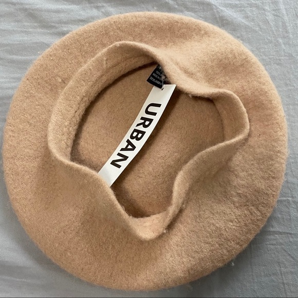 NWT Urban Outfitters Felt Beret - Picture 6 of 6